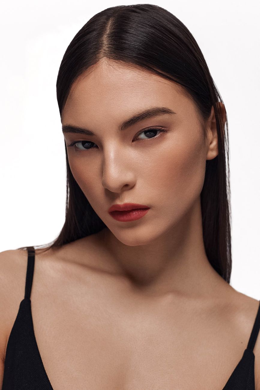 Portrait of a dark-haired model with red lips